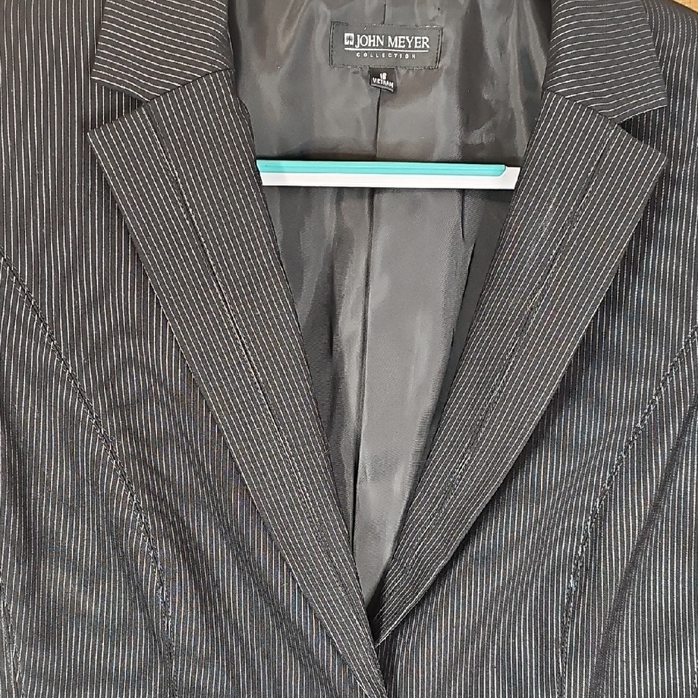 Sophisticated Black Pinstripe Blazer for Women - Picture 6 of 8